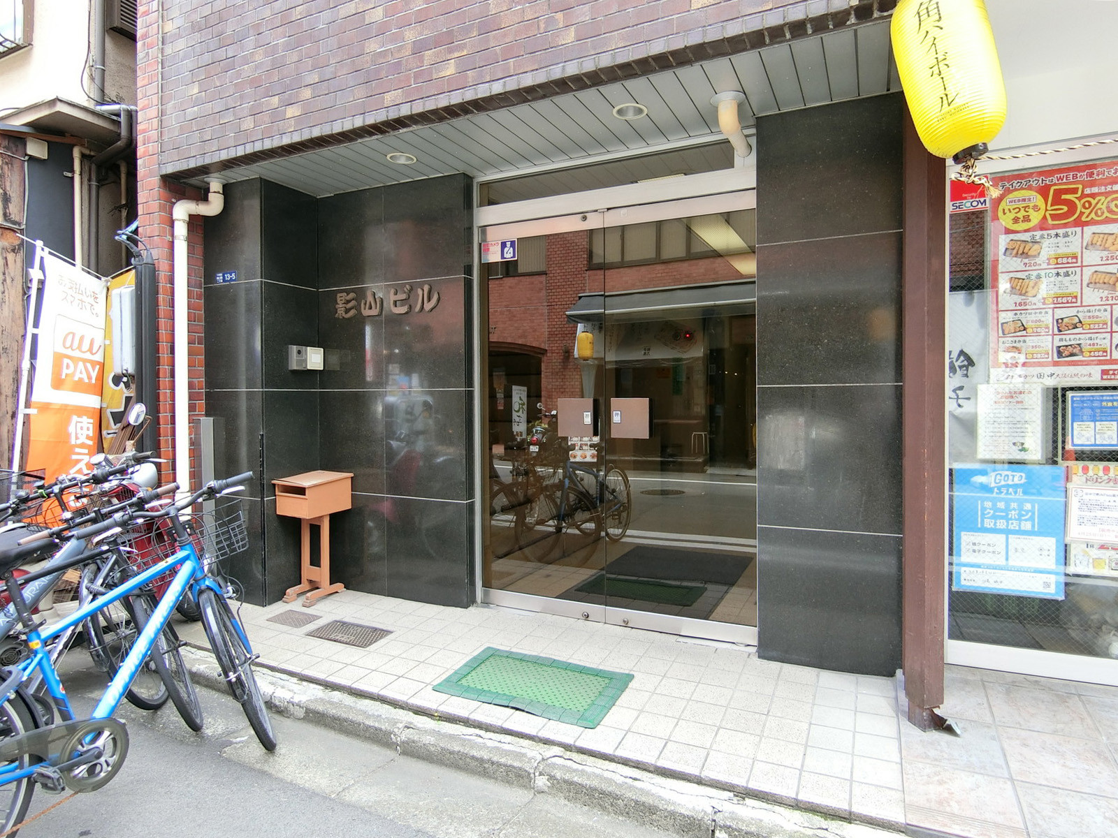 オフィスビル入口