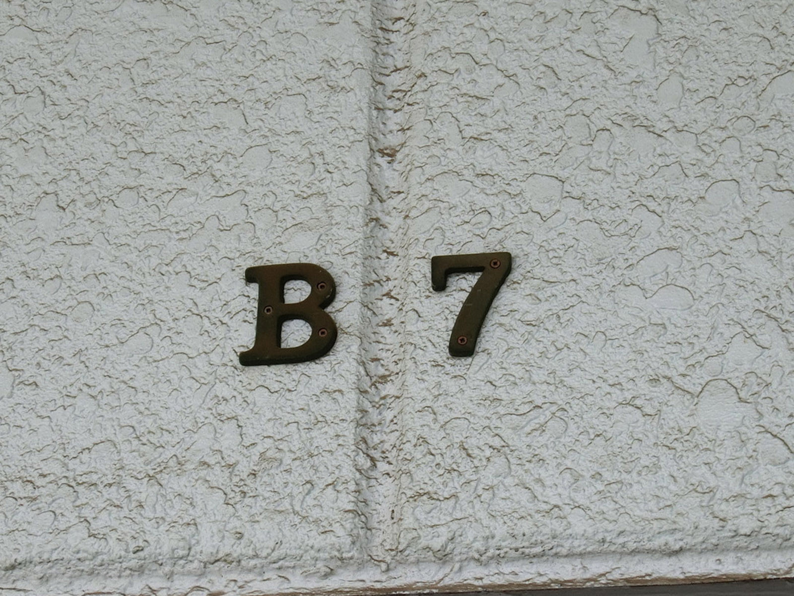 ネームプレート：B7ビル