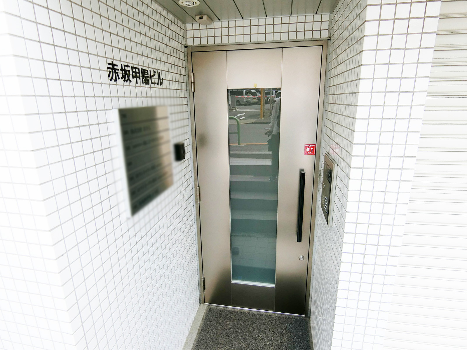 オフィスビル出入口