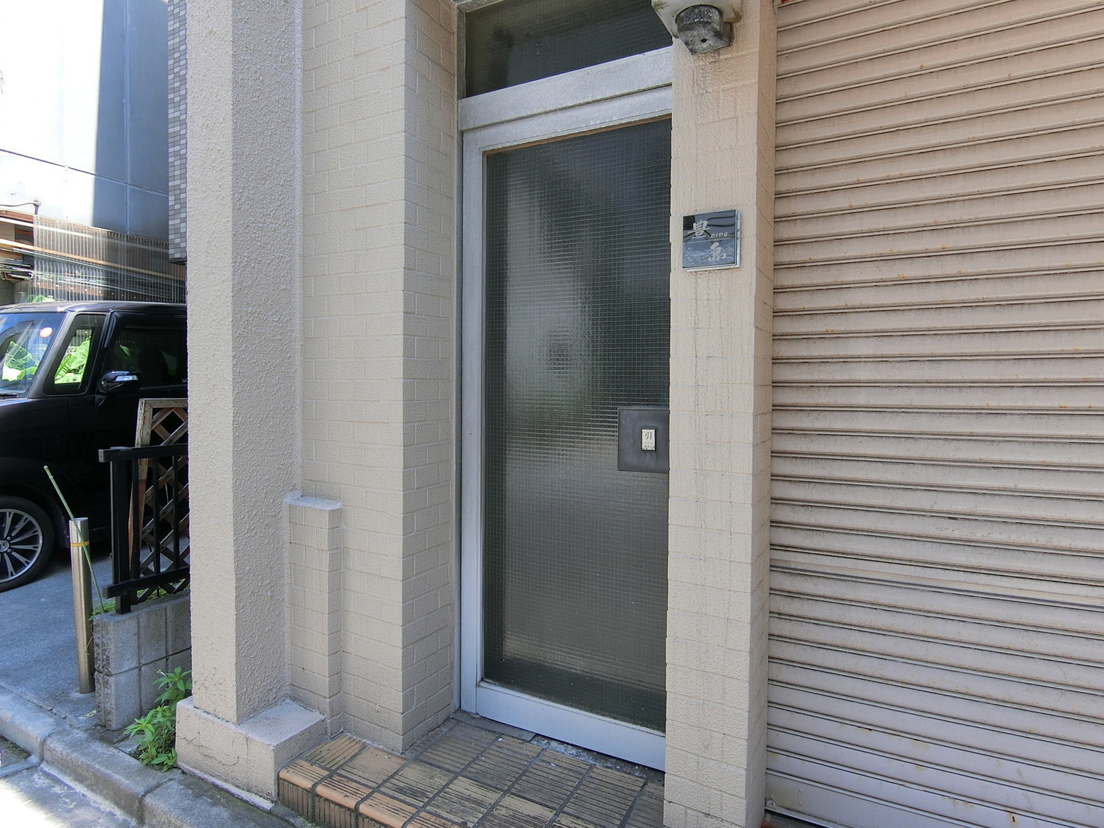 オフィスビル出入口