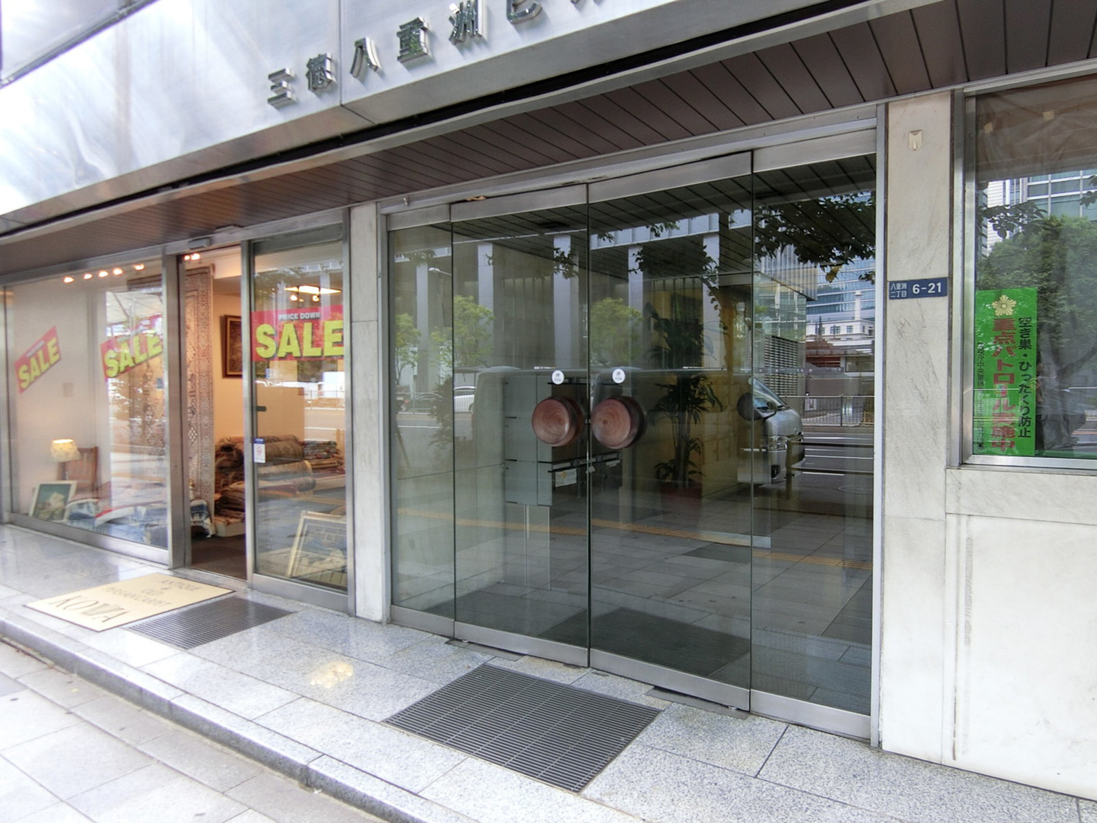 オフィスビル出入口