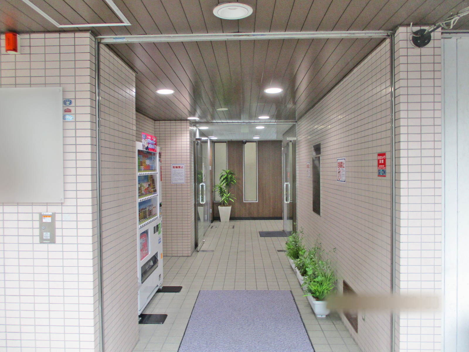 オフィス出入口