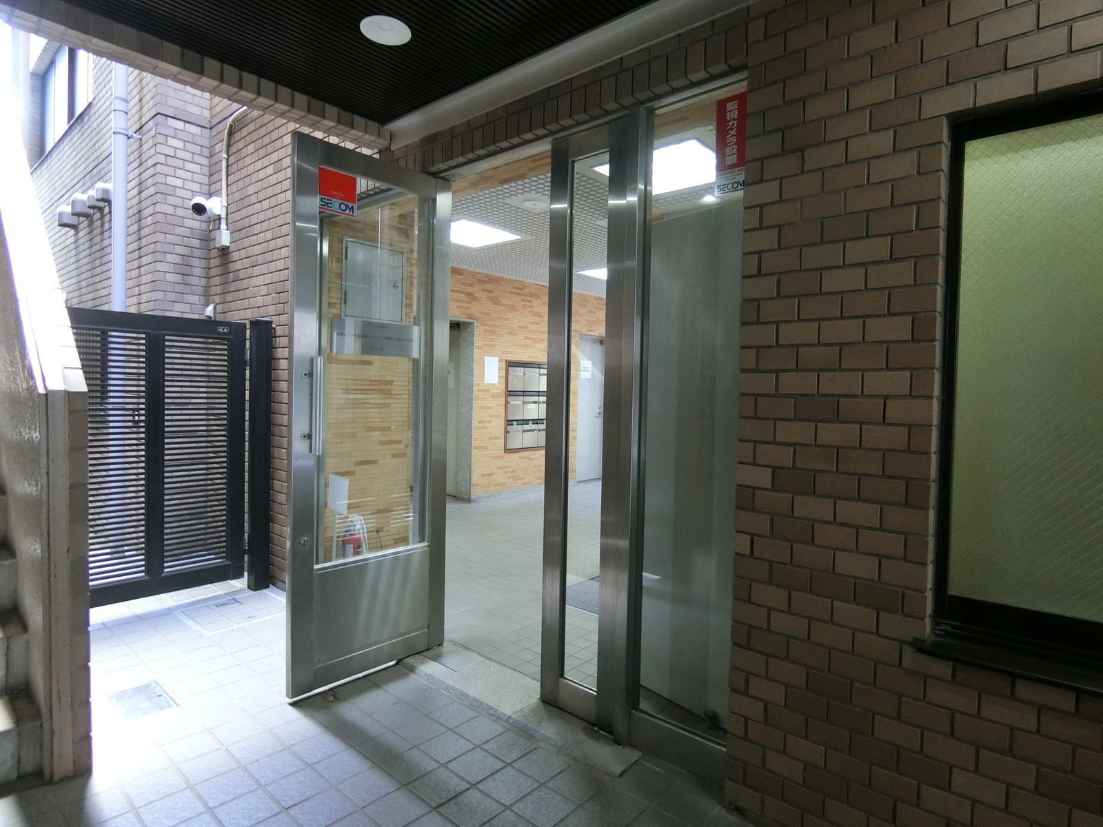 本館への連絡通路