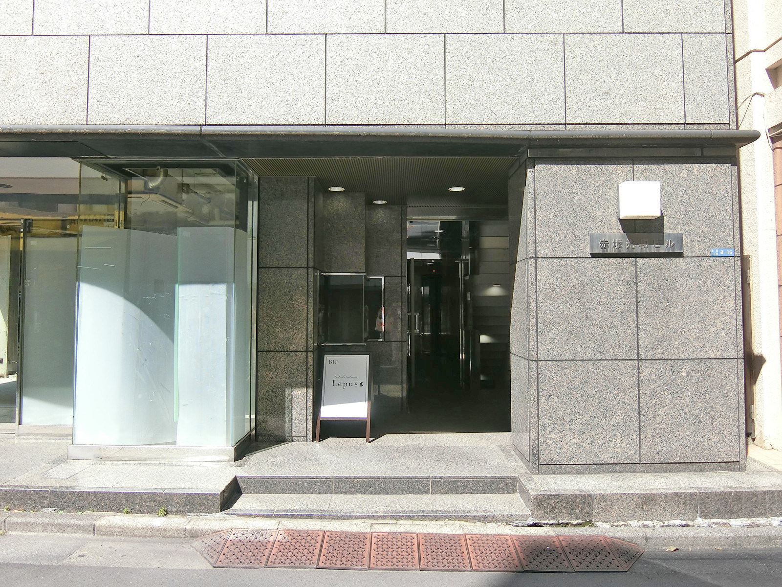 オフィス出入口