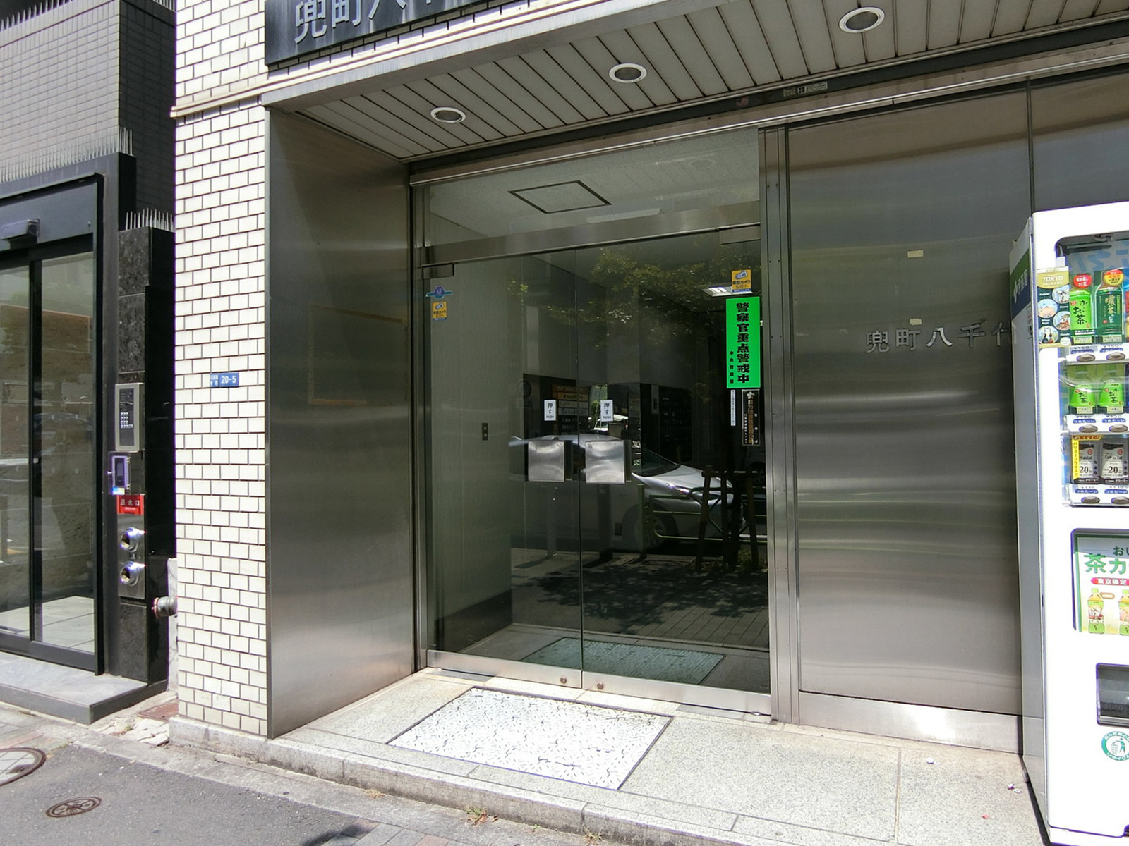 オフィスビル出入口