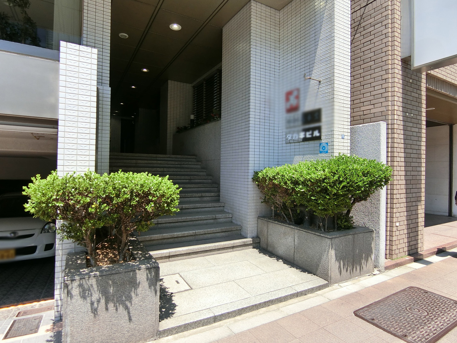オフィスビル出入口
