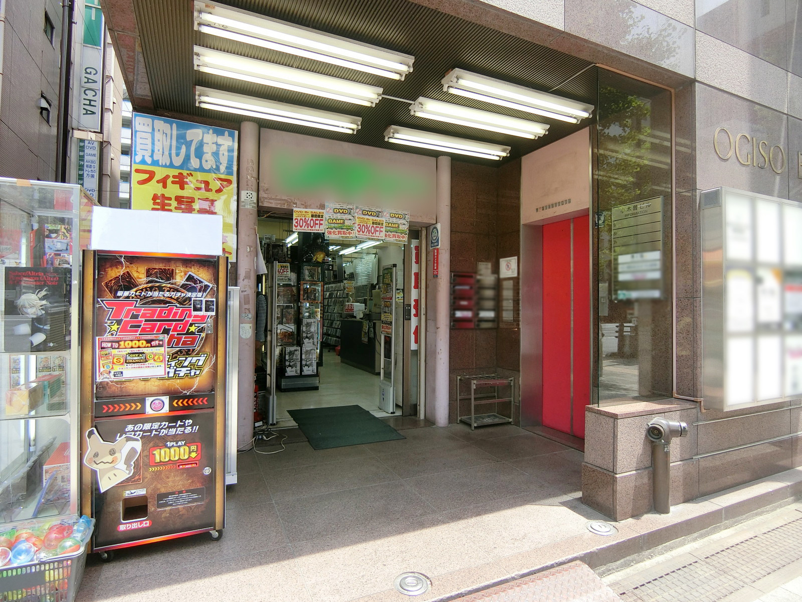 オフィスビル出入り口
