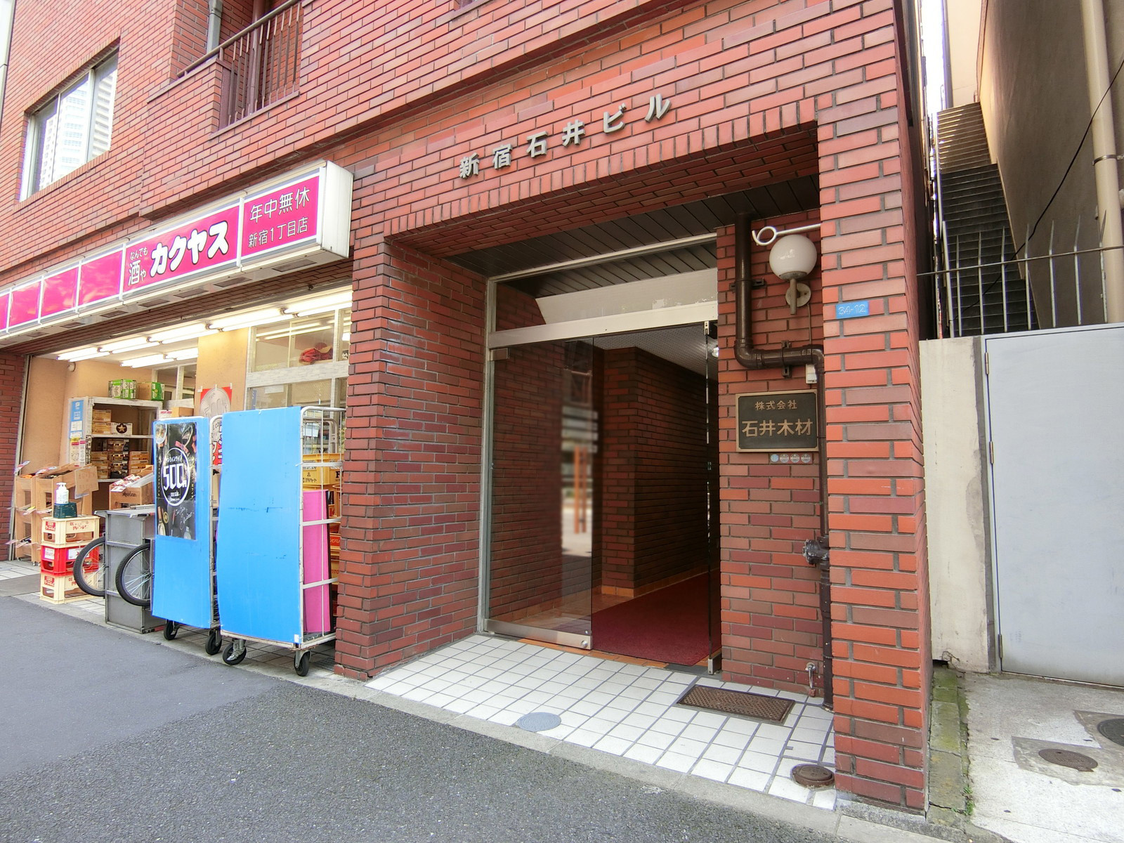 オフィスビル出入口
