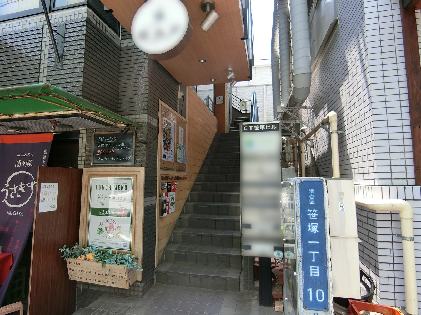 オフィスビル出入り口