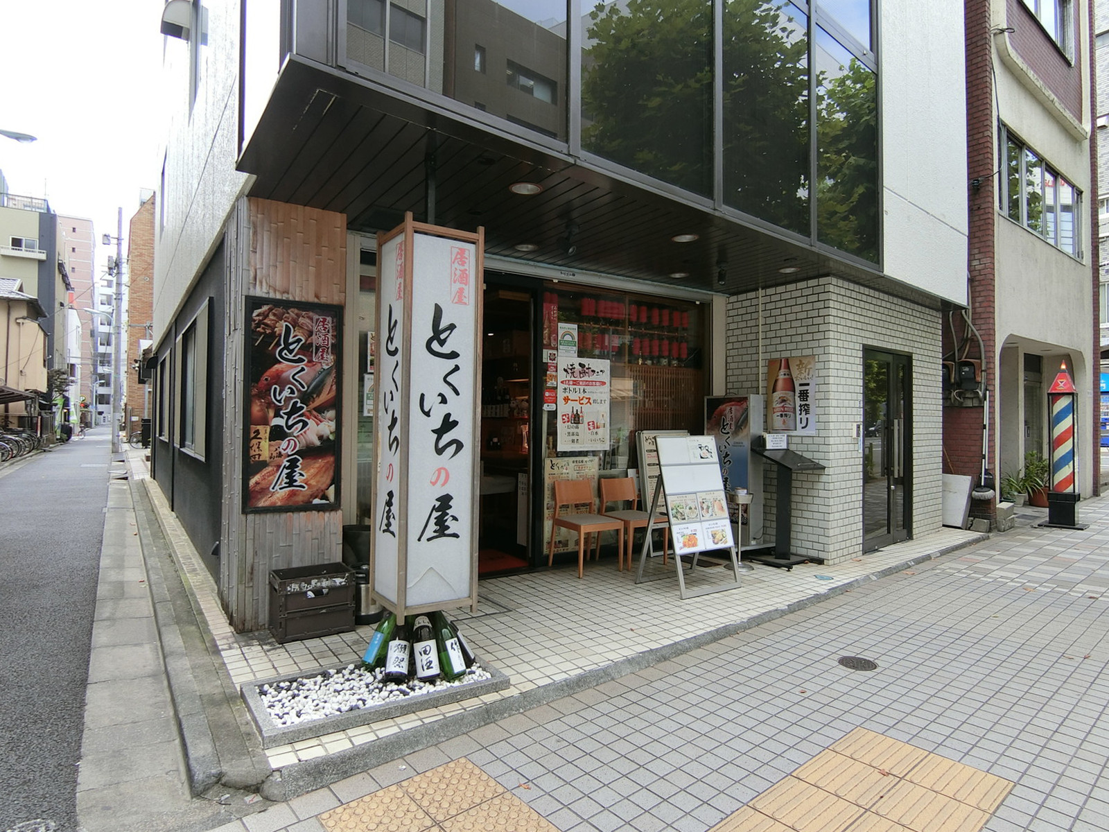 1階飲食店の様子