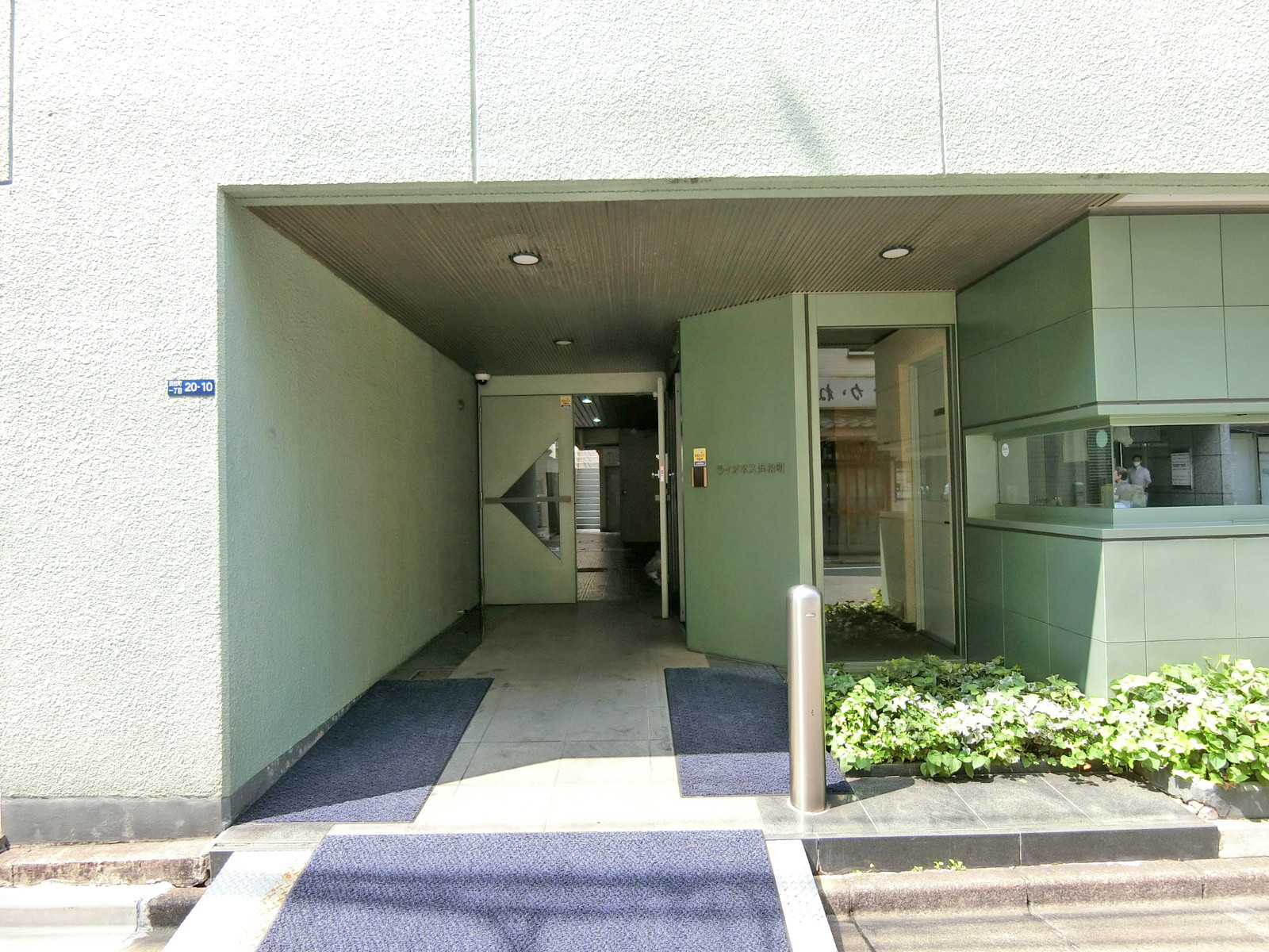 オフィス出入口