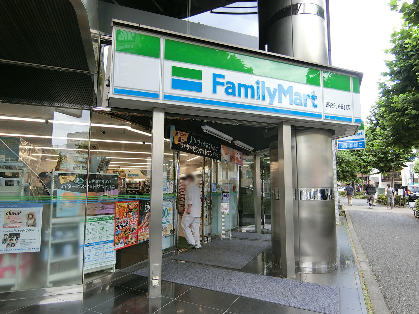 1階のファミリーマート