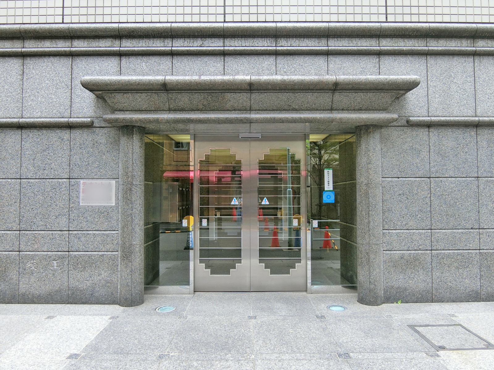 オフィス出入口