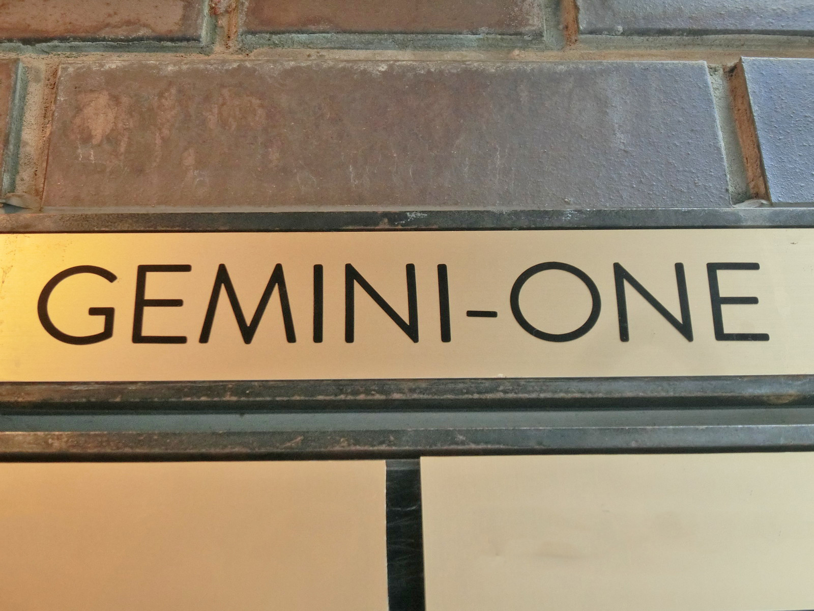 ネームプレート：GEMINI-ONE