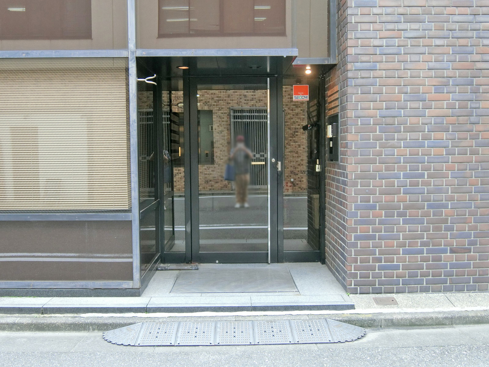 オフィス出入口