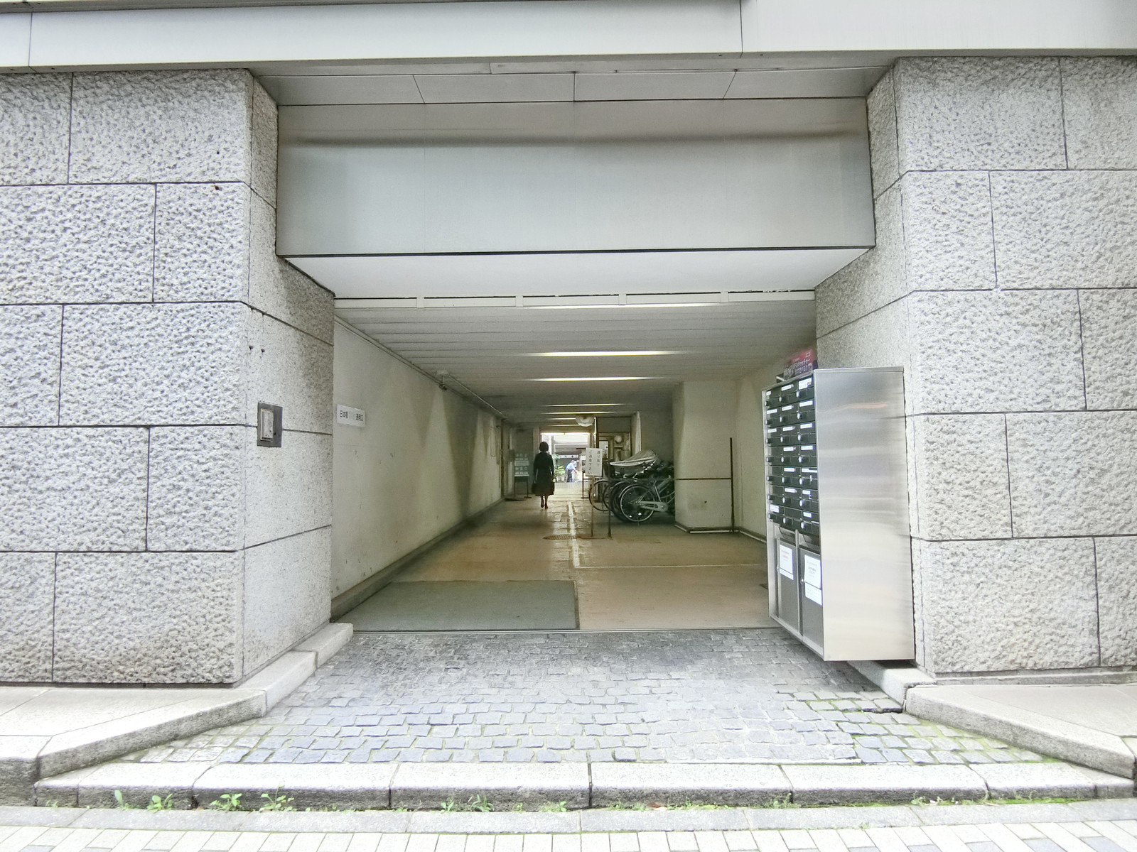 オフィス出入口