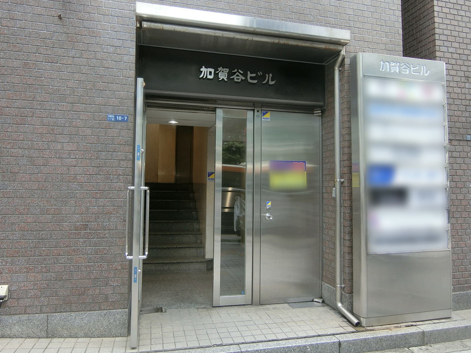 オフィスビル出入り口