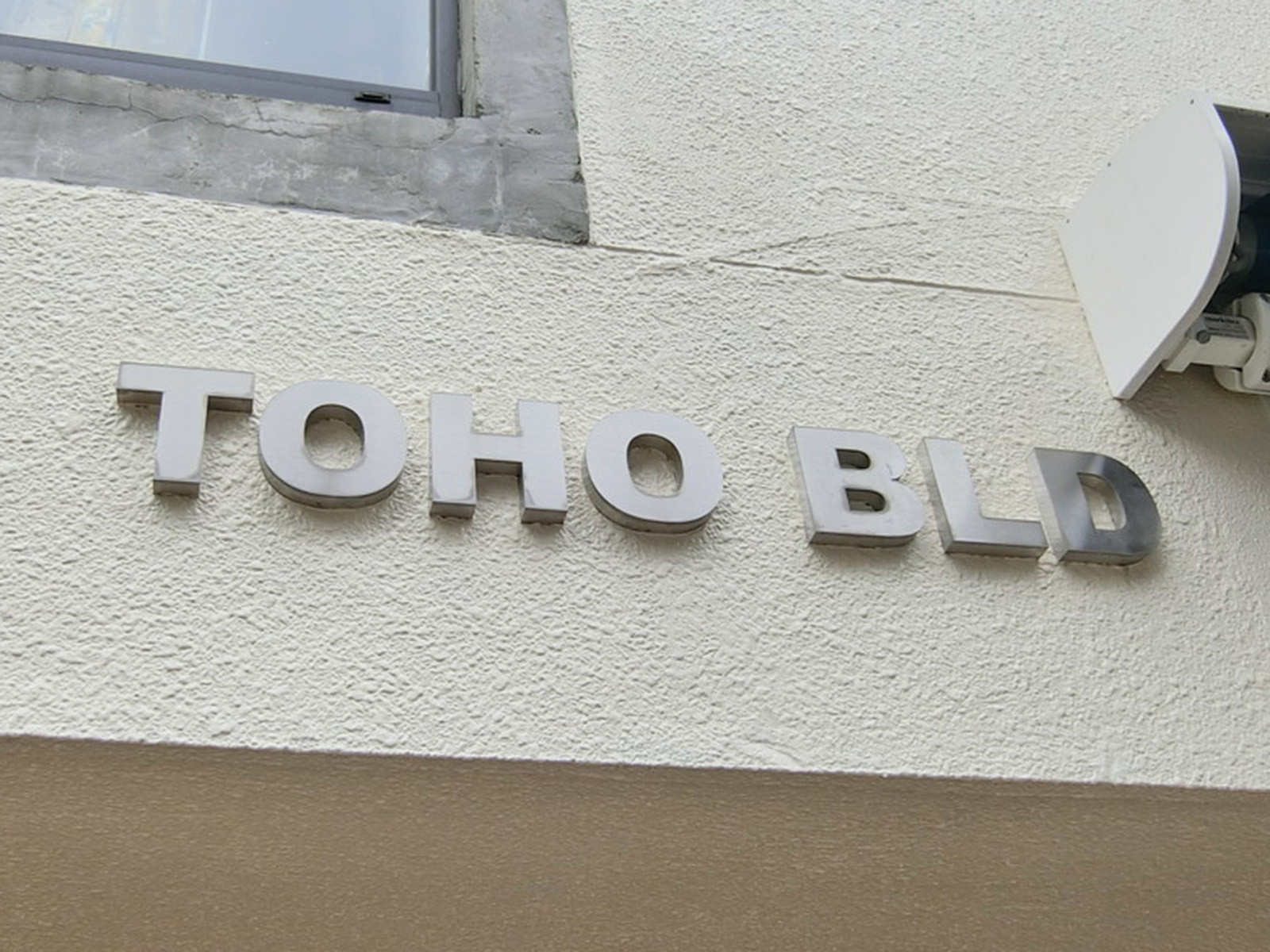 ネームプレート：TOHO BLD