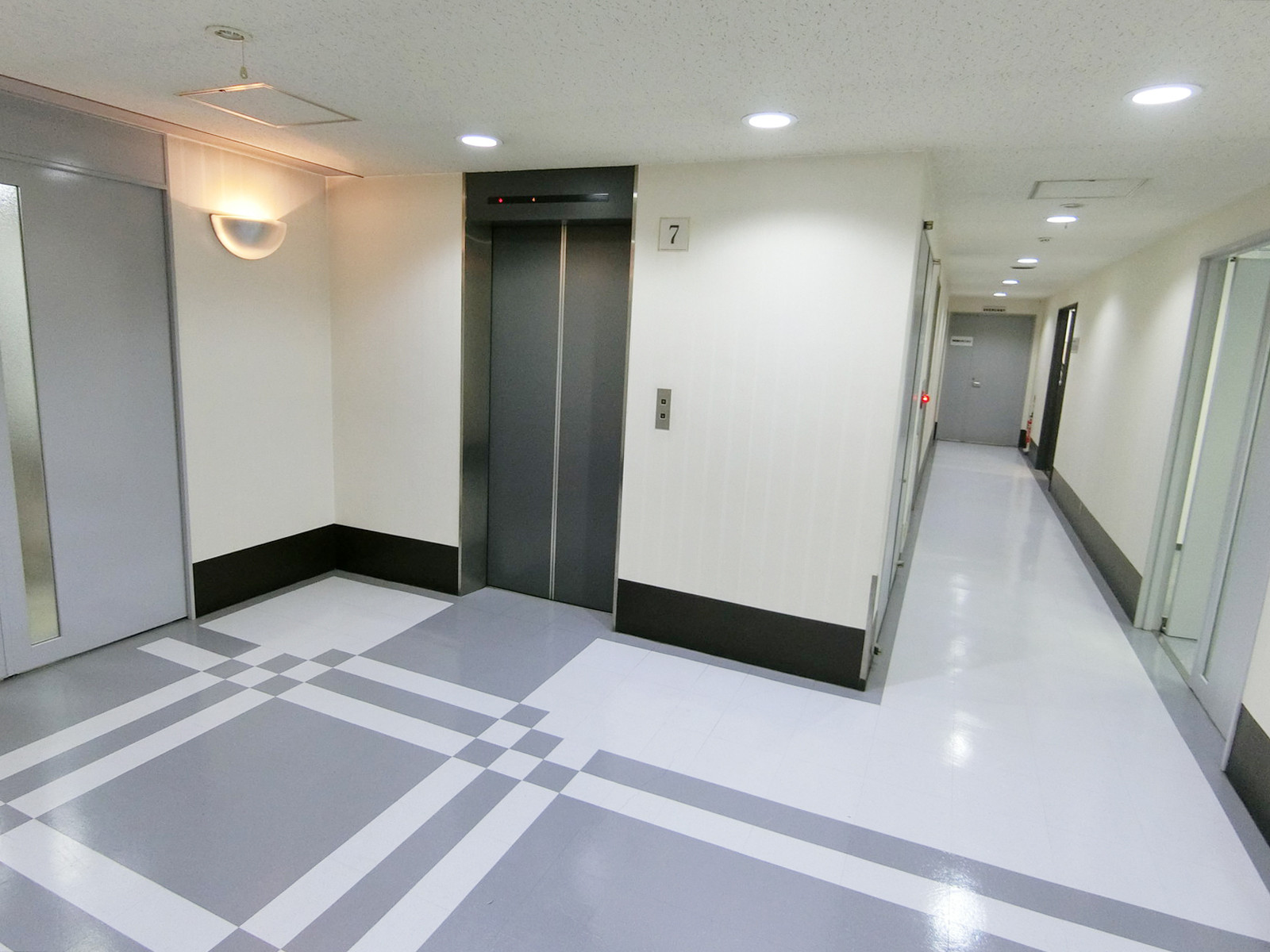 エレベーター(2基)
