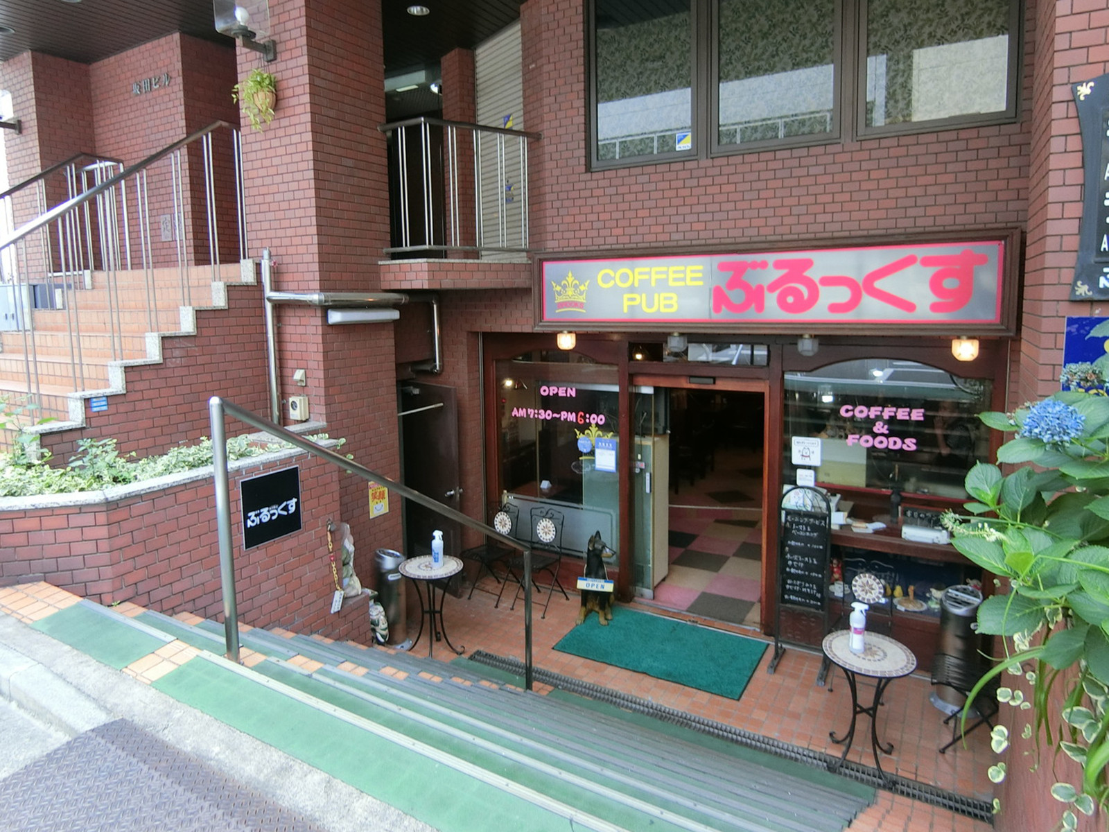 地下1階飲食店の様子