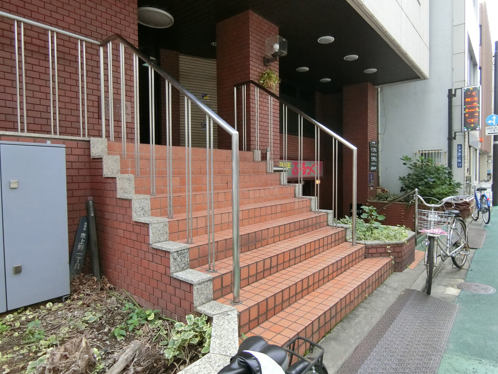 エントランスアプローチ