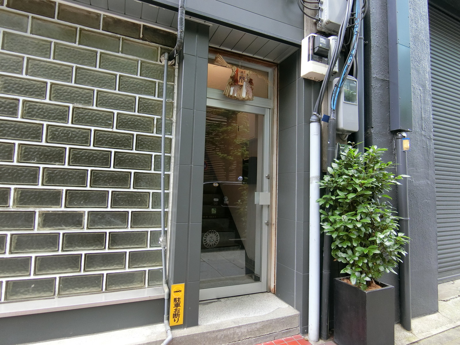 別出入り口