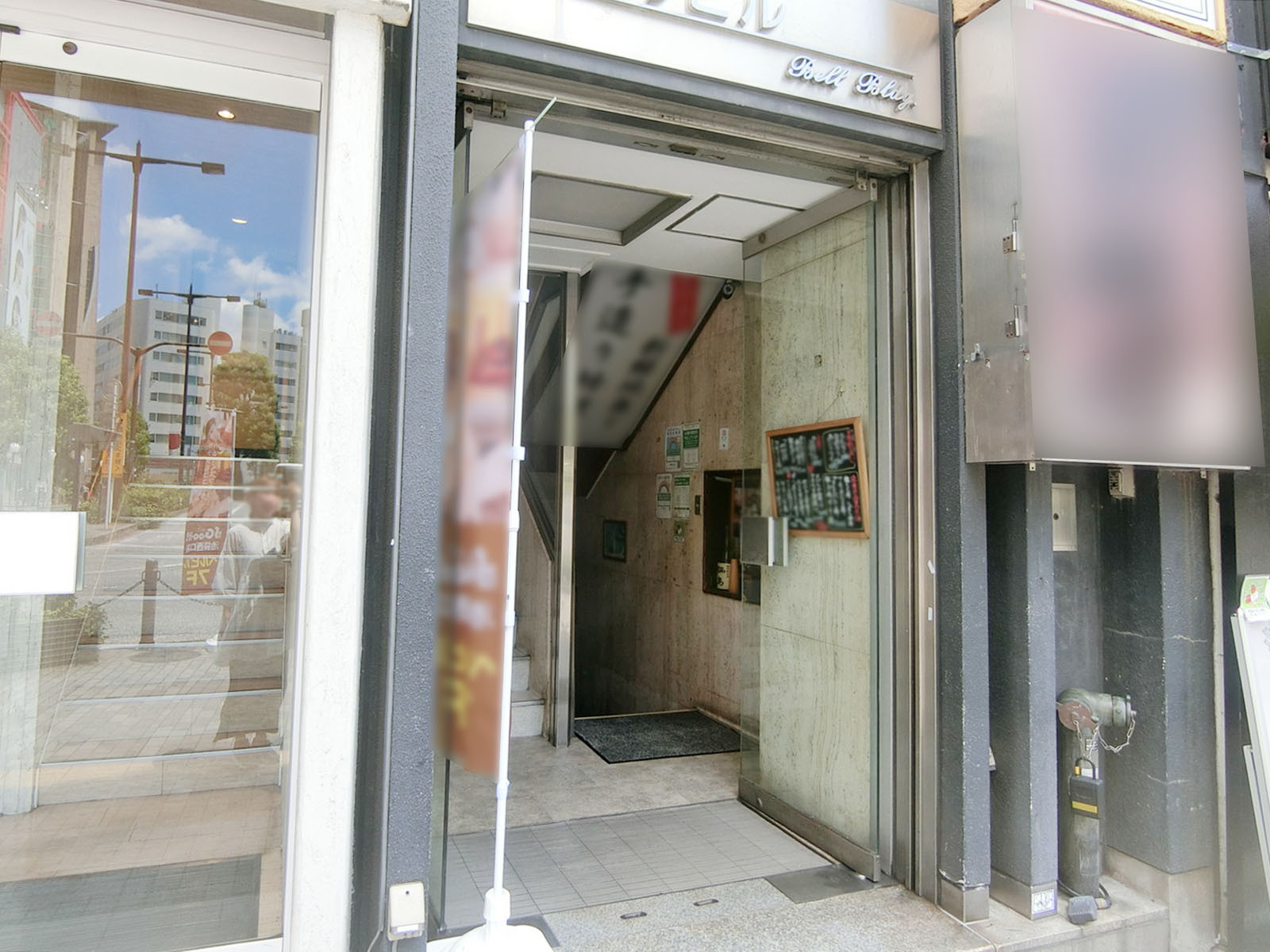 オフィスビル出入口
