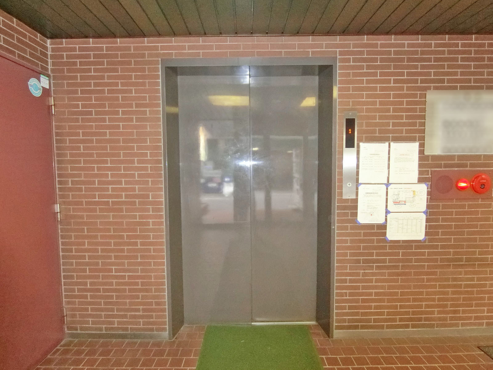 エレベーター（1基）