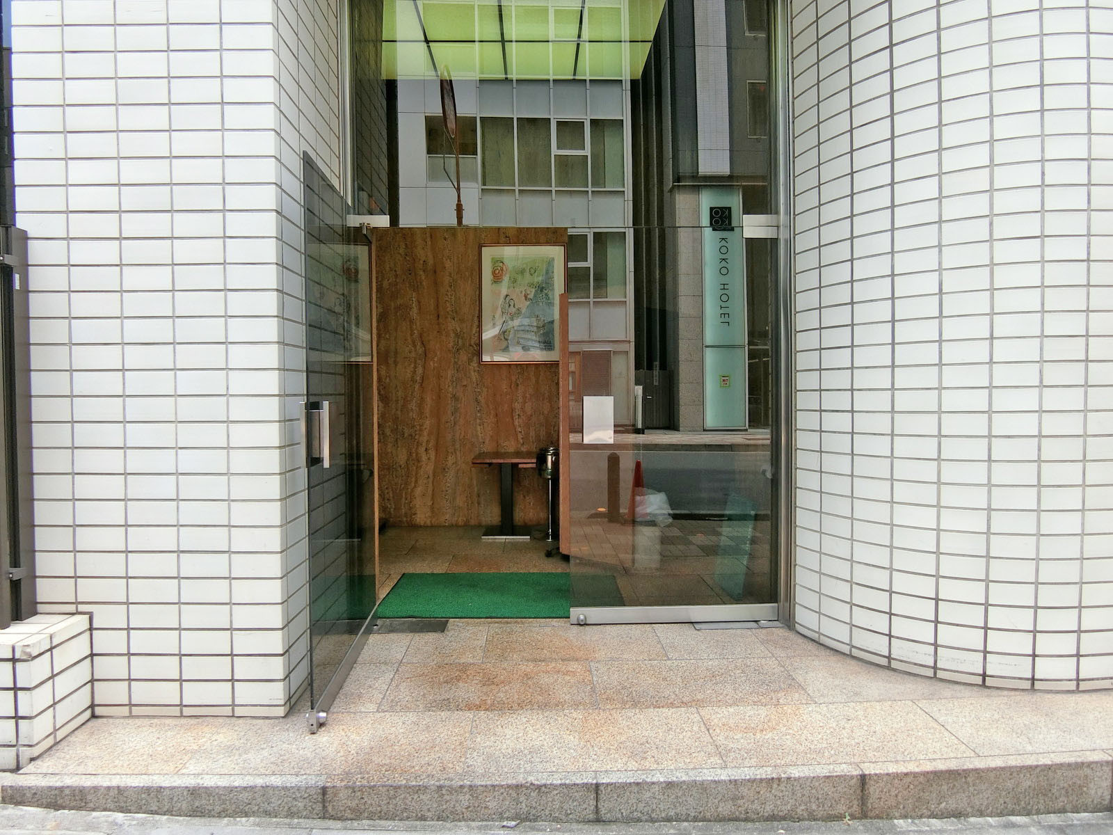 オフィス出入り口