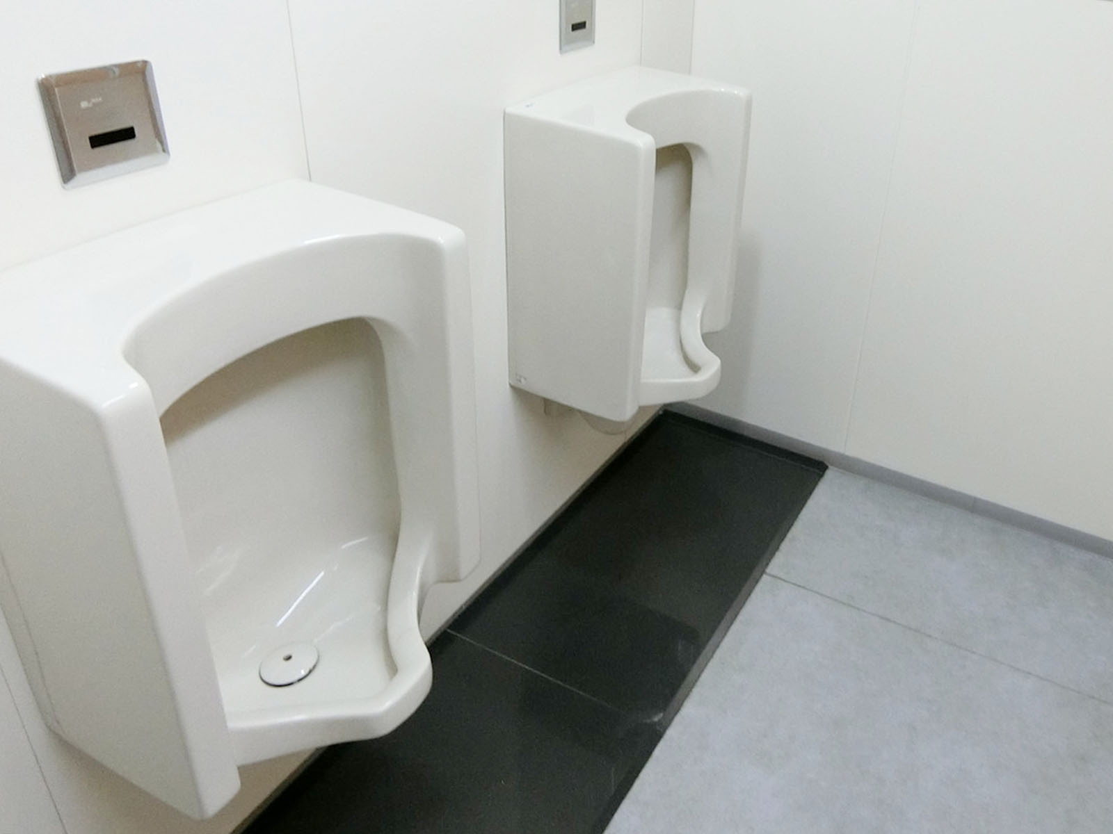 男性用トイレ