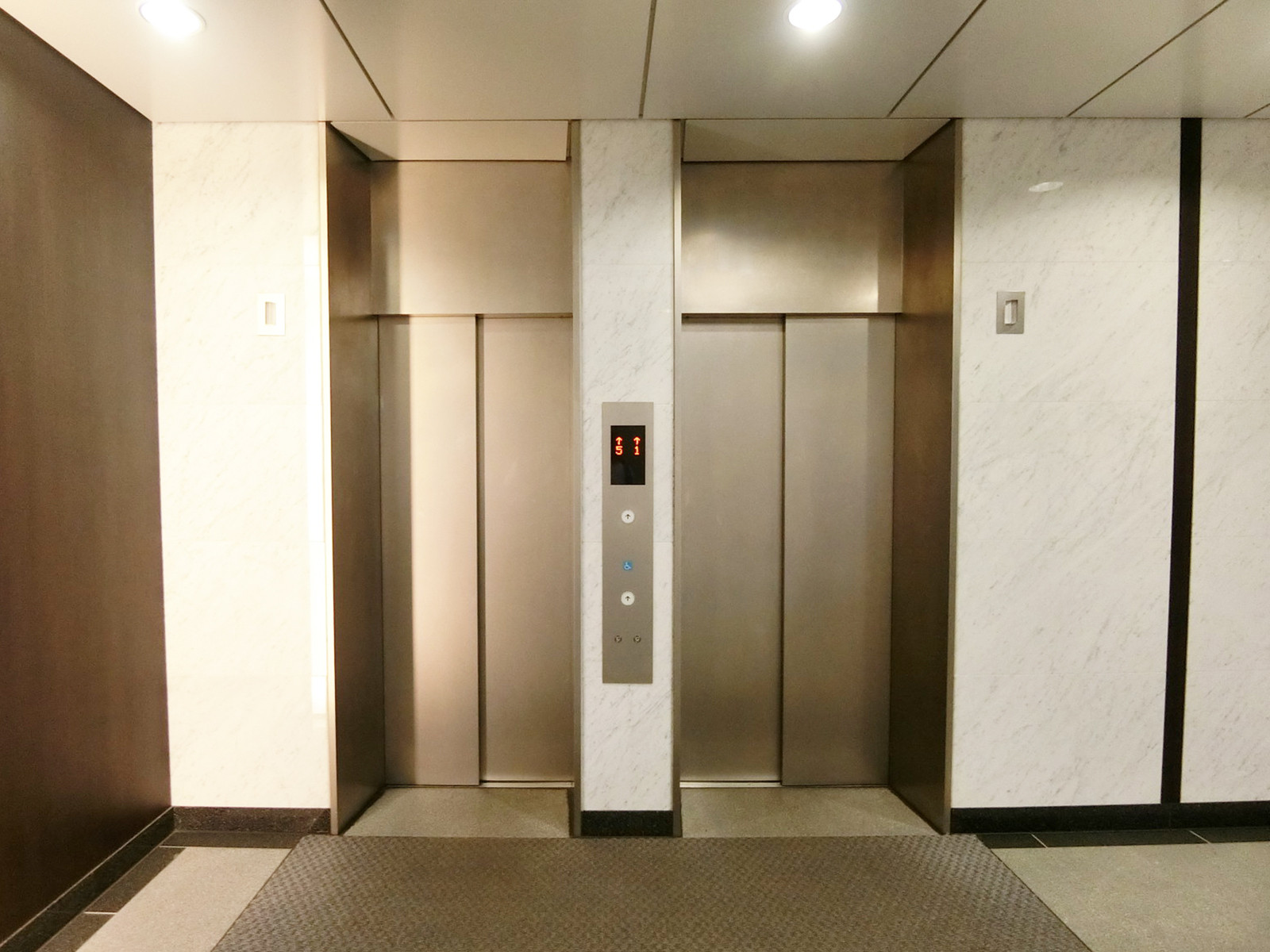 エレベーター