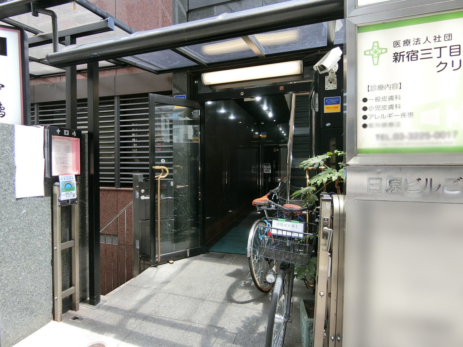 オフィスビル出入口