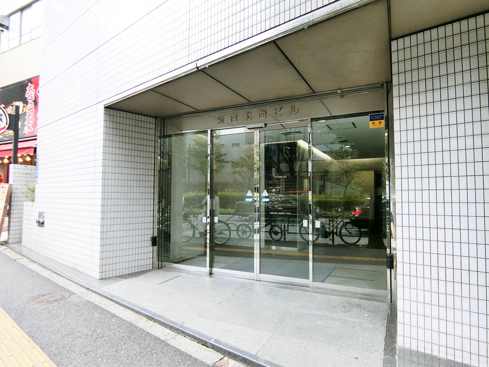 オフィスビル出入口