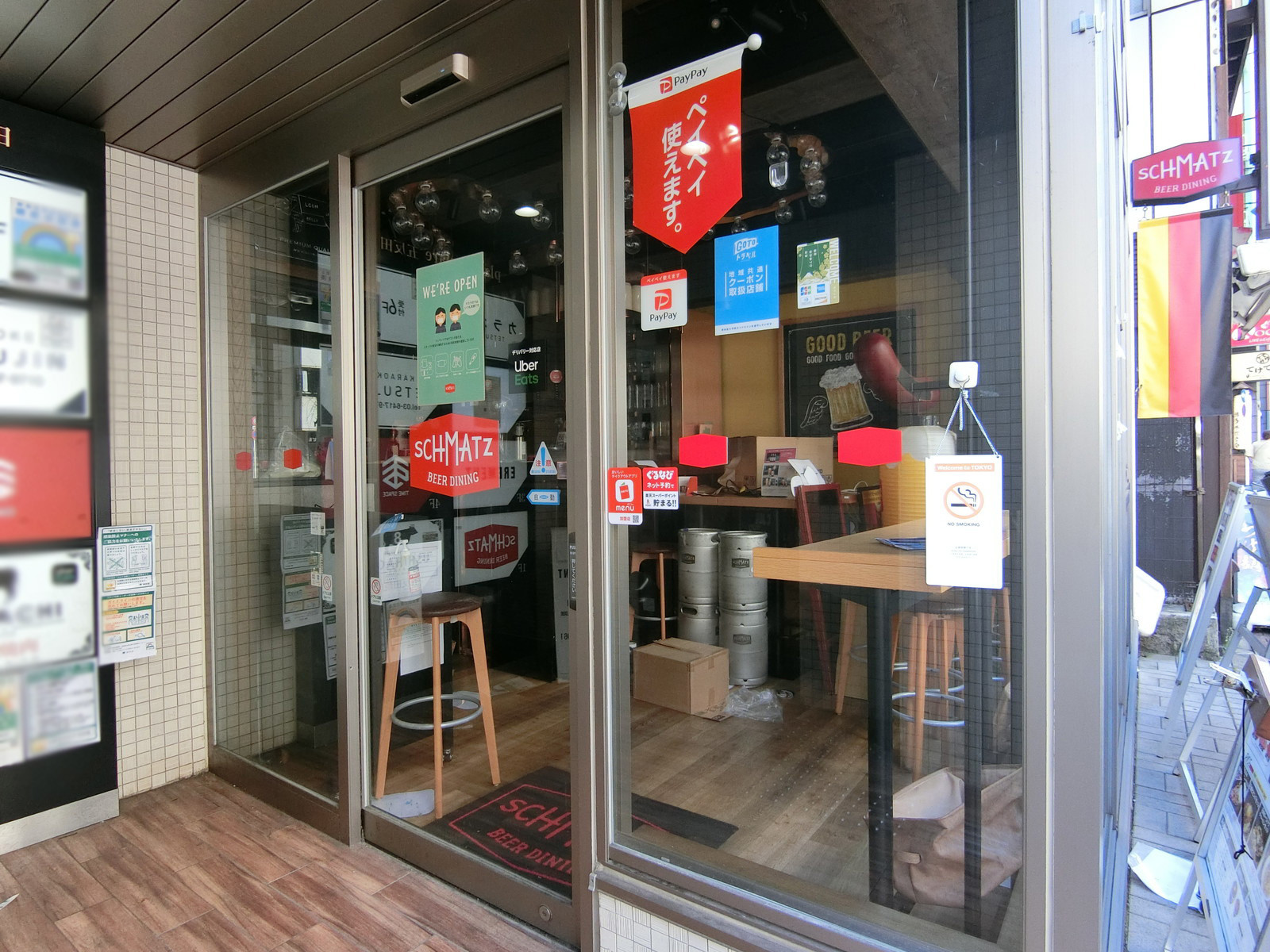 1階の飲食店の様子