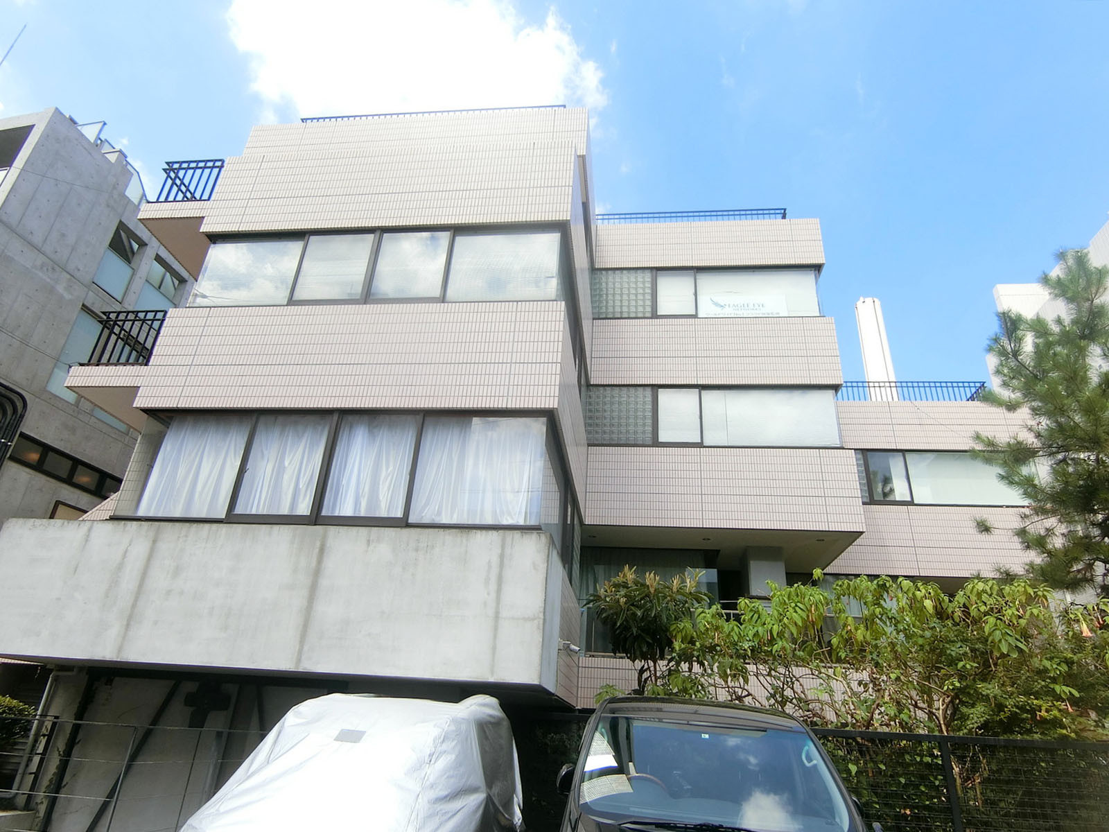横長の外観