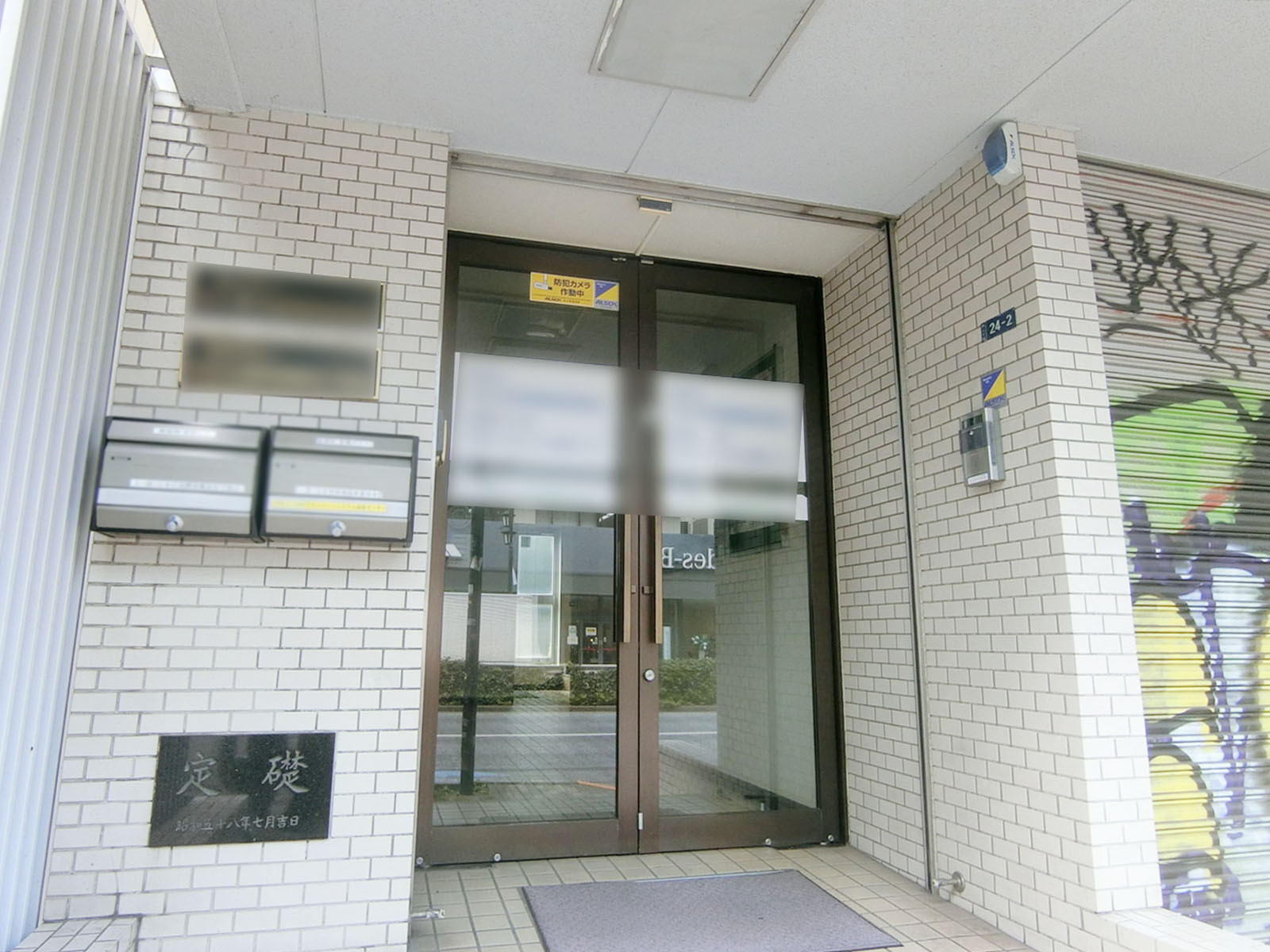 オフィスビル出入口