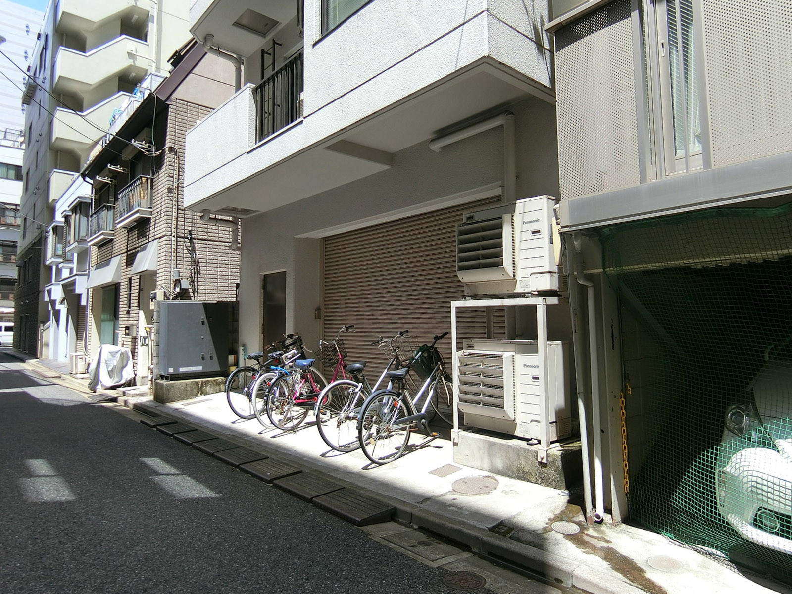ビル裏の様子