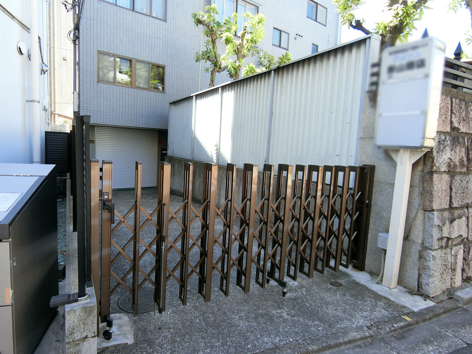 オフィスビル出入口