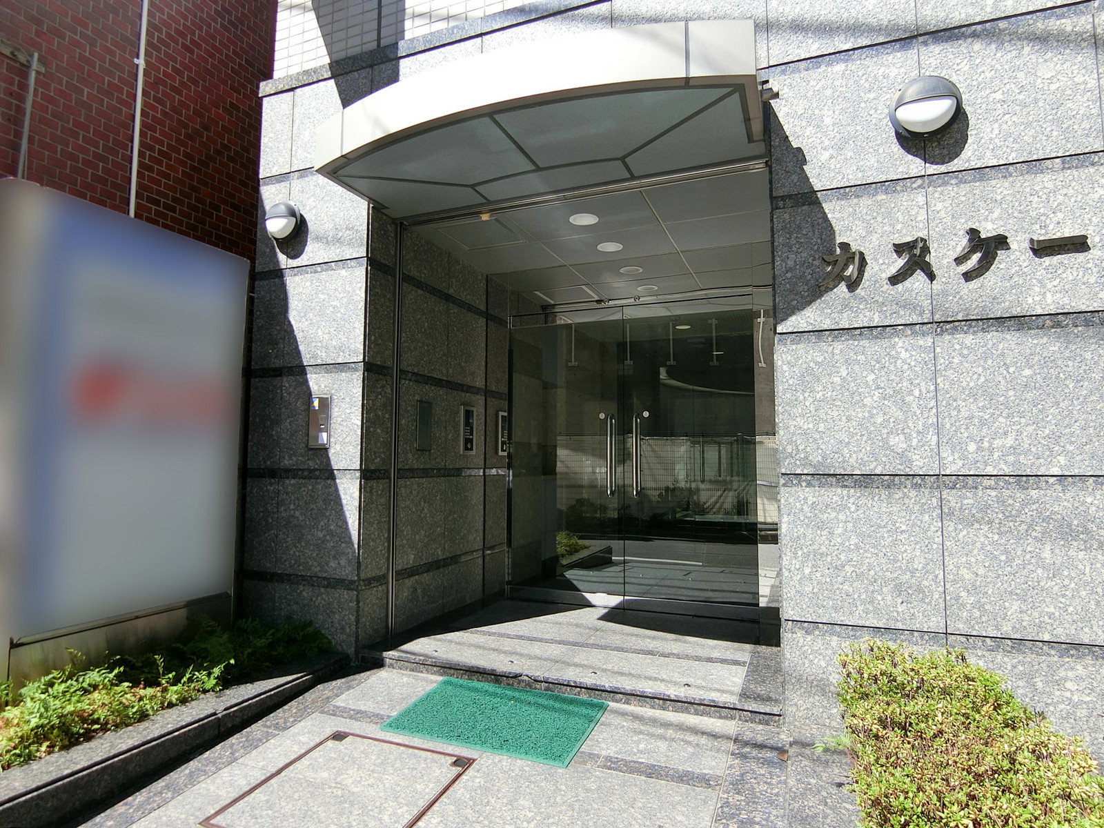 オフィスビル出入口