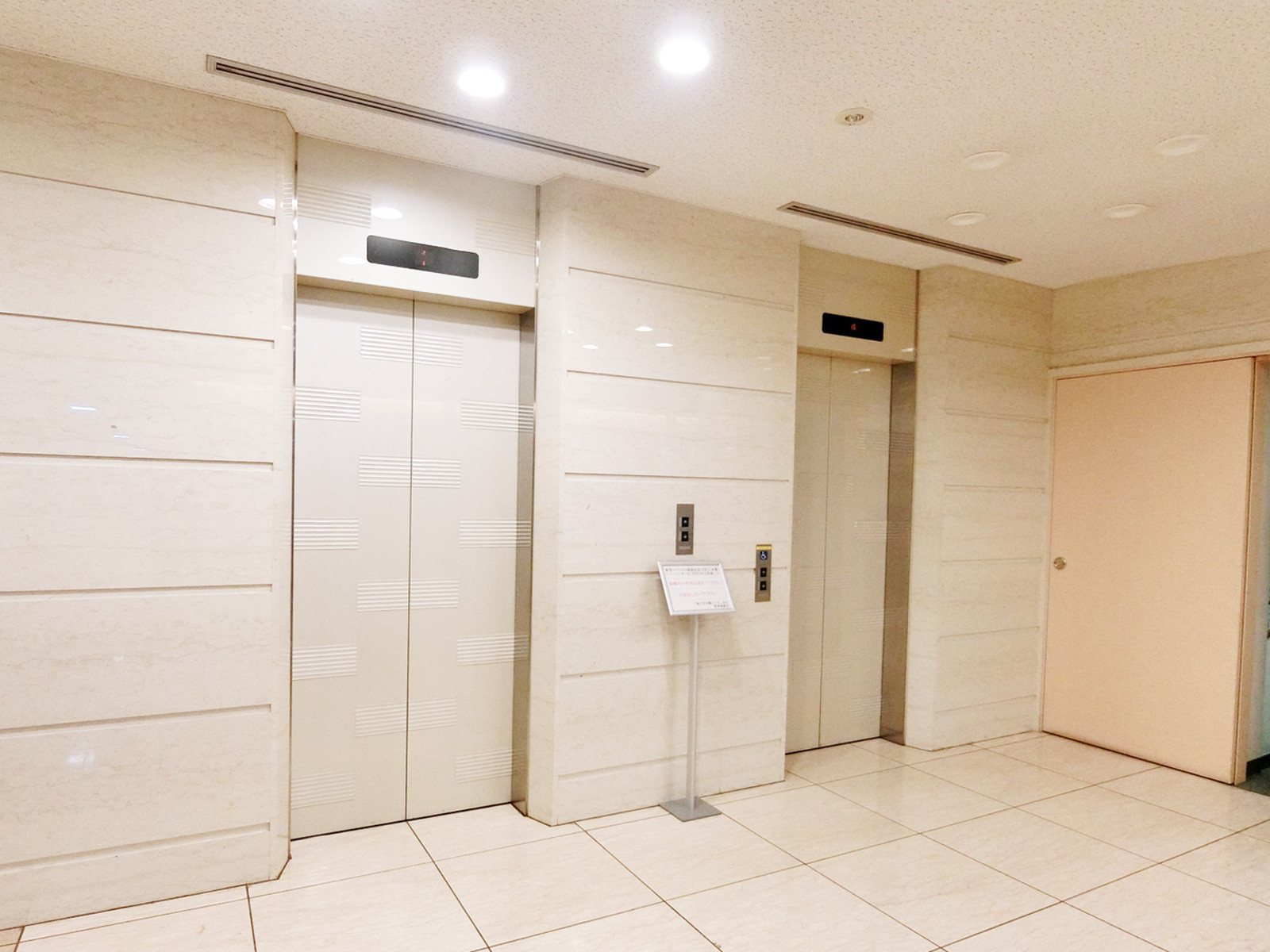エレベーター(2基)