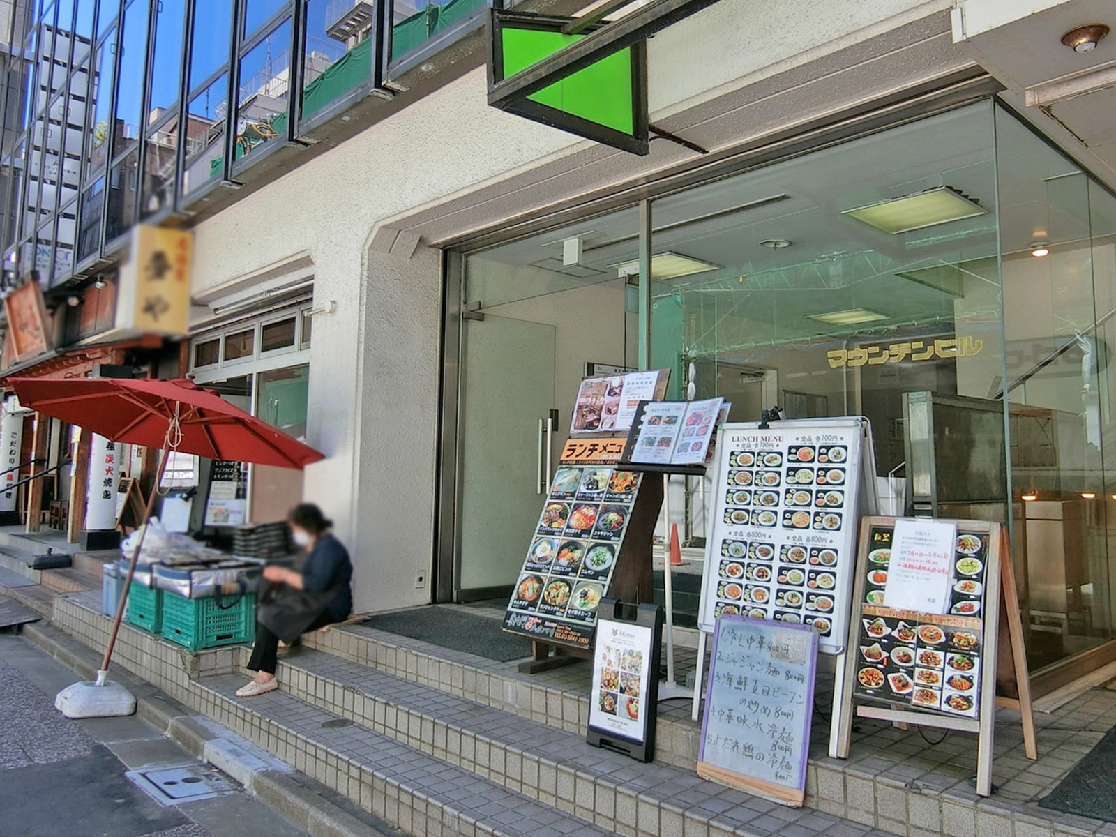 オフィスビル出入り口