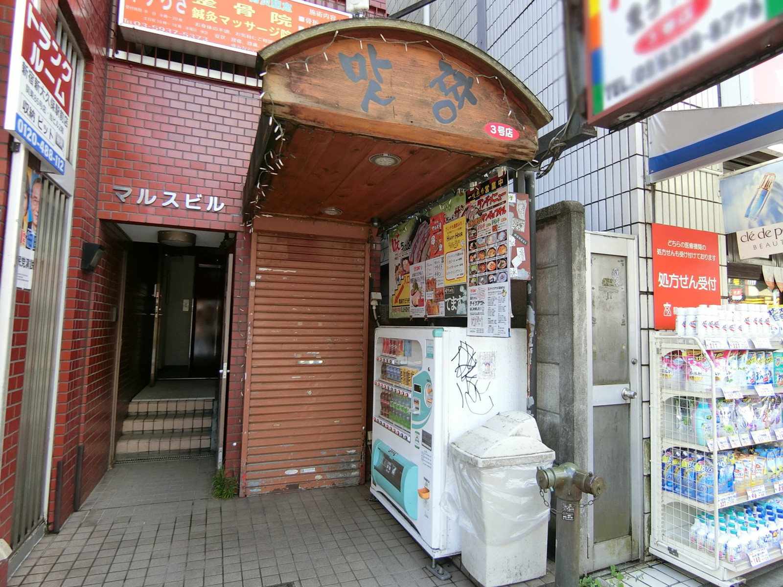 地下1階飲食店の出入口