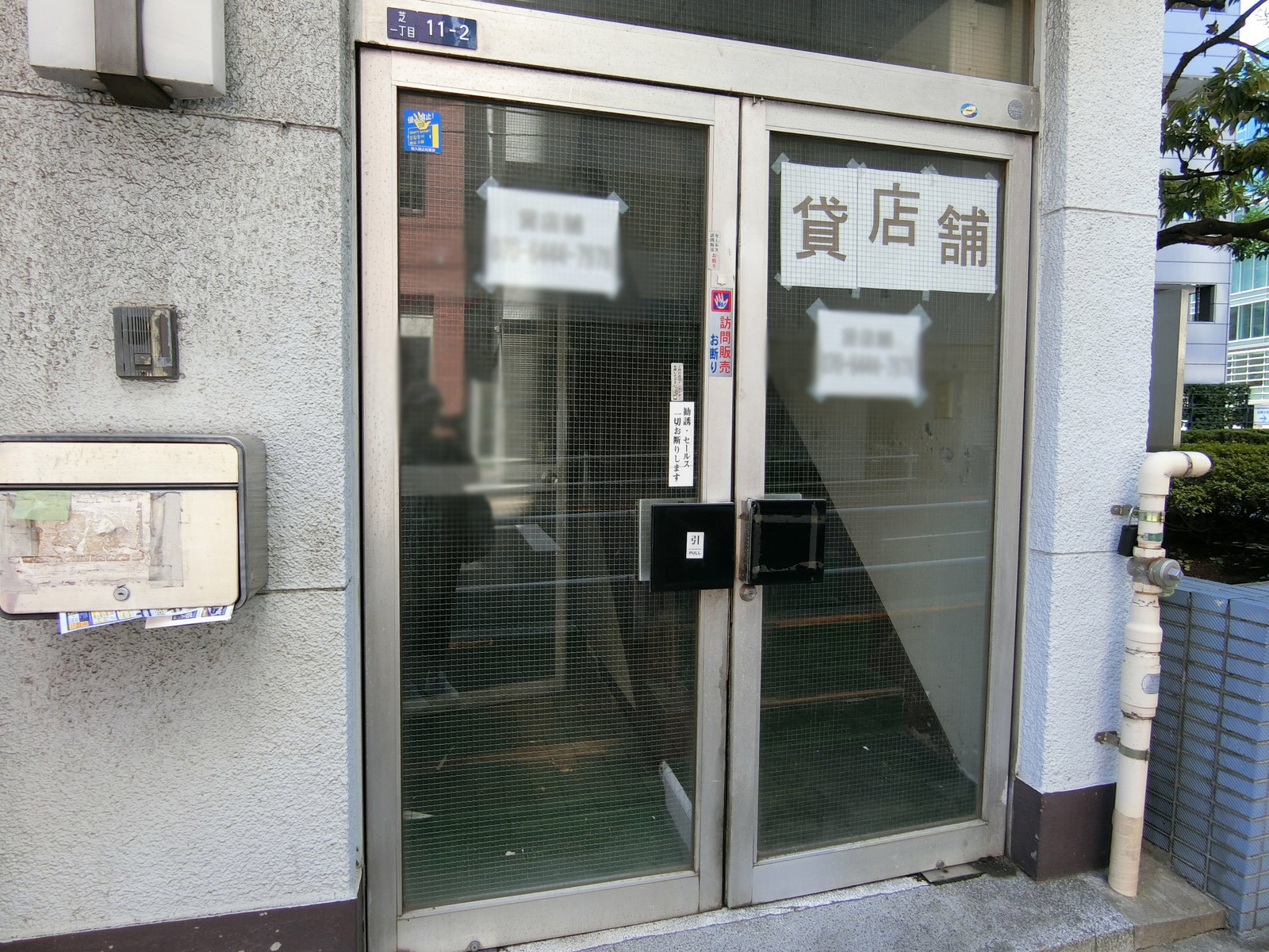 オフィスビル出入口