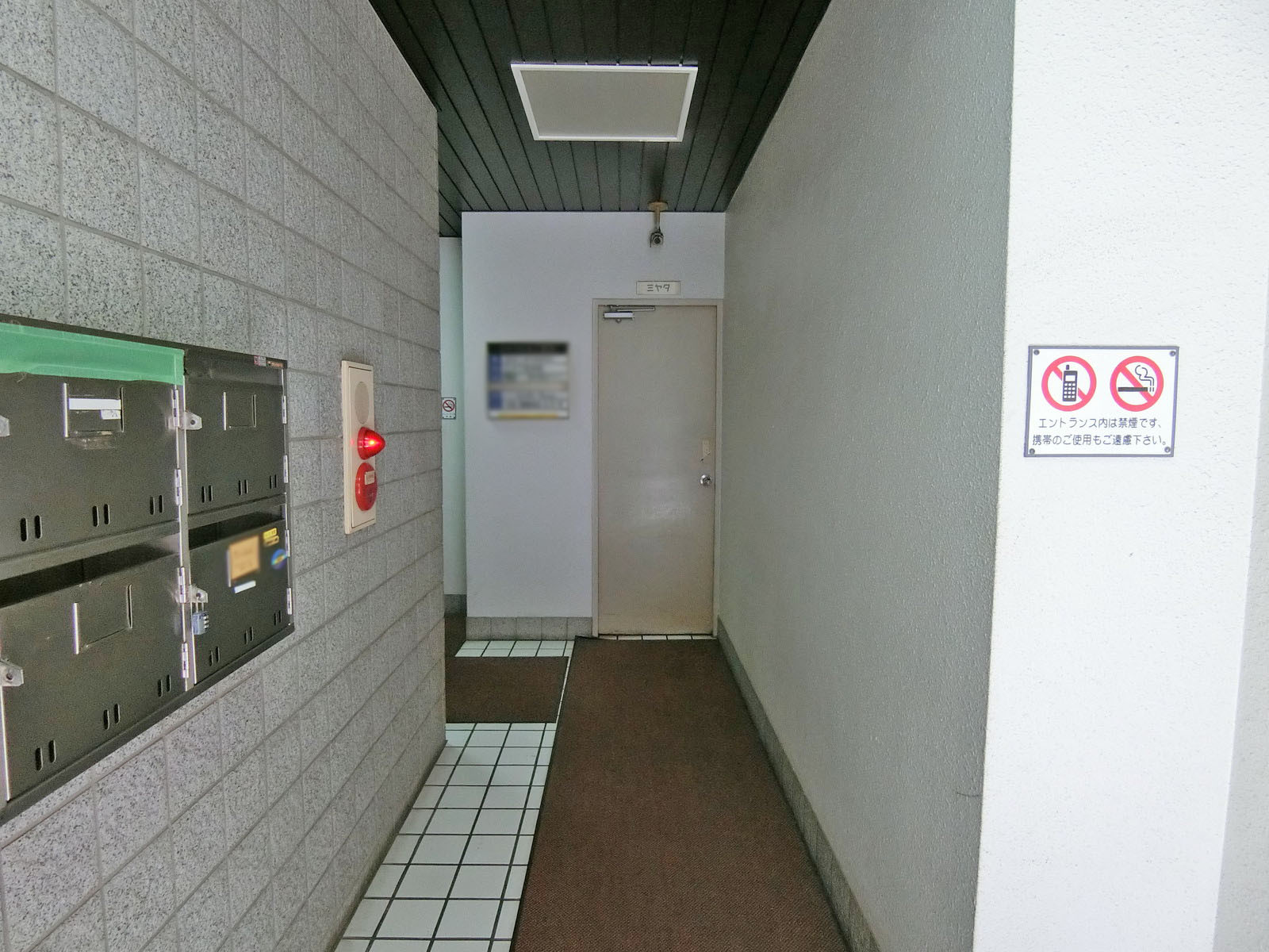 エレベーター前
