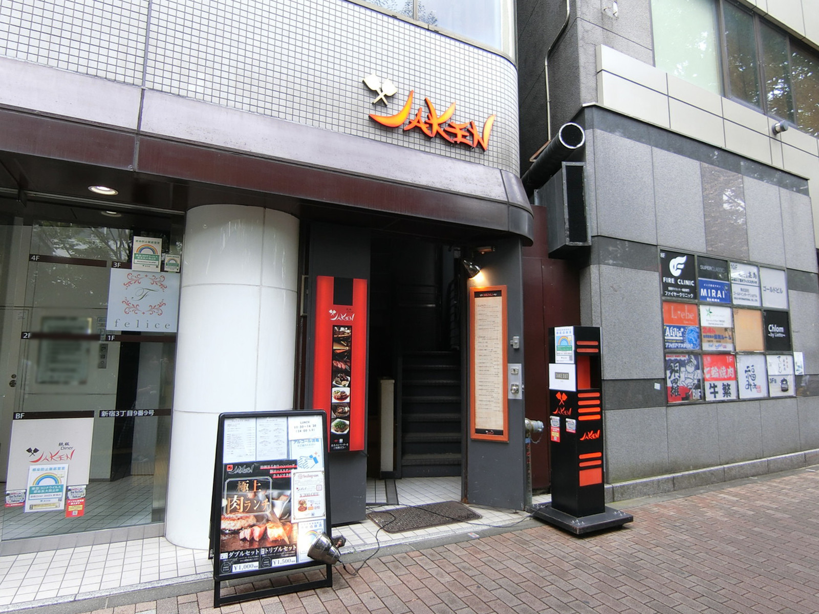 地下1階飲食店の出入口