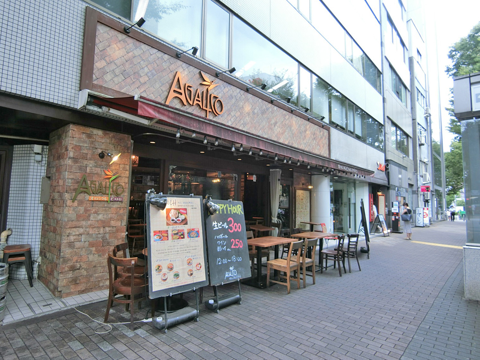 1階飲食店の様子