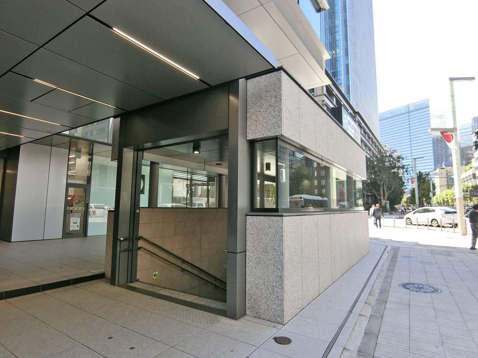 「新日本橋駅」直結