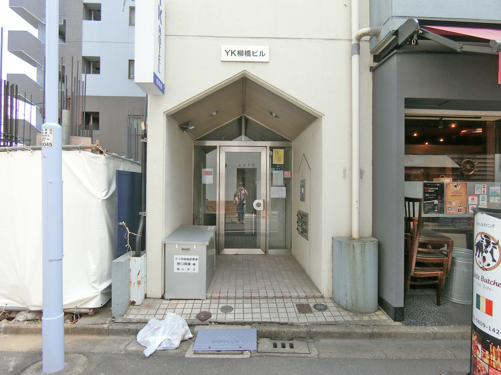 オフィス出入り口