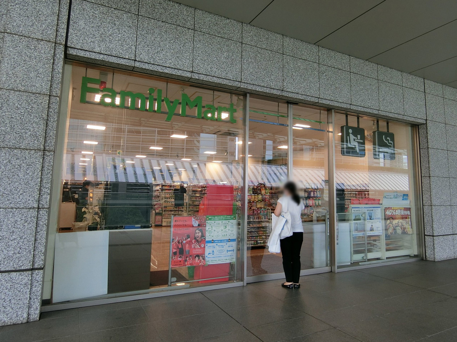 1階のファミリーマート