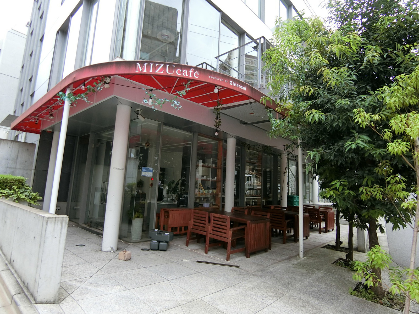 1階飲食店の様子